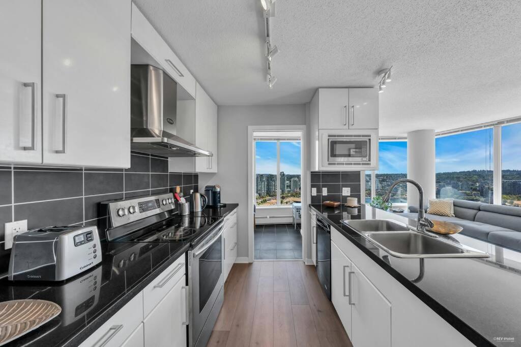 Spacious Dt 2-Bdr High-Rise With View, Pool, Gym Vancouver Exteriör bild