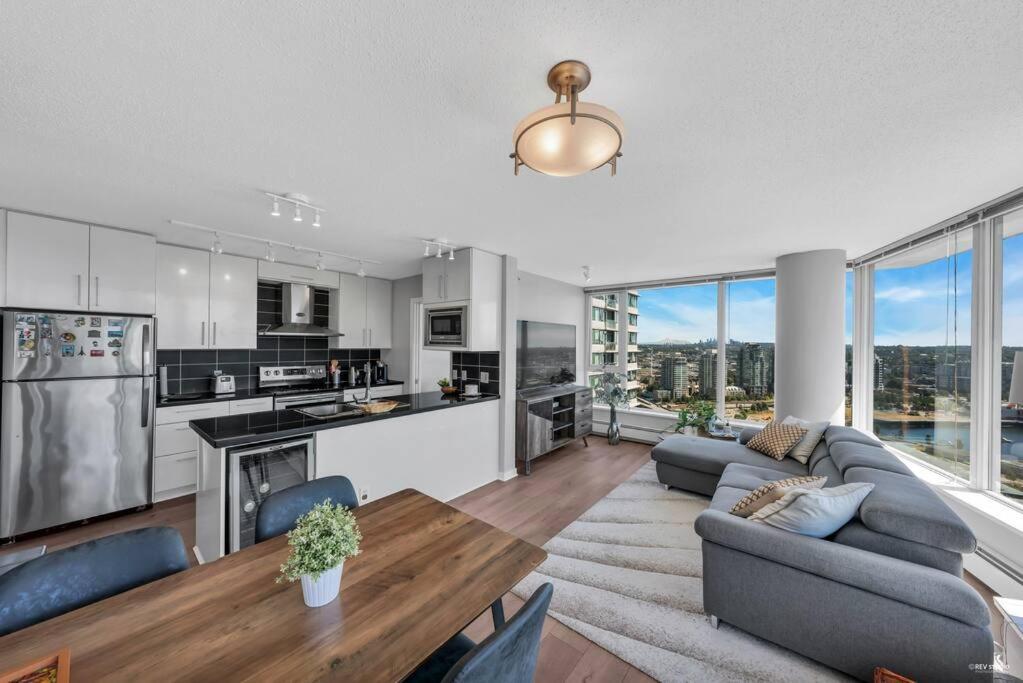 Spacious Dt 2-Bdr High-Rise With View, Pool, Gym Vancouver Exteriör bild
