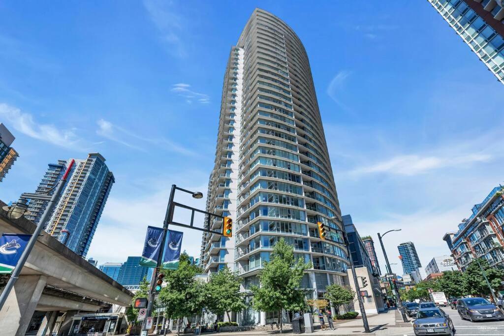 Spacious Dt 2-Bdr High-Rise With View, Pool, Gym Vancouver Exteriör bild