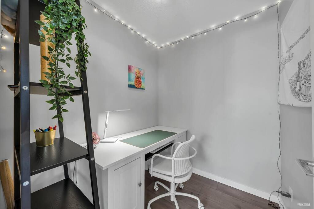 Spacious Dt 2-Bdr High-Rise With View, Pool, Gym Vancouver Exteriör bild