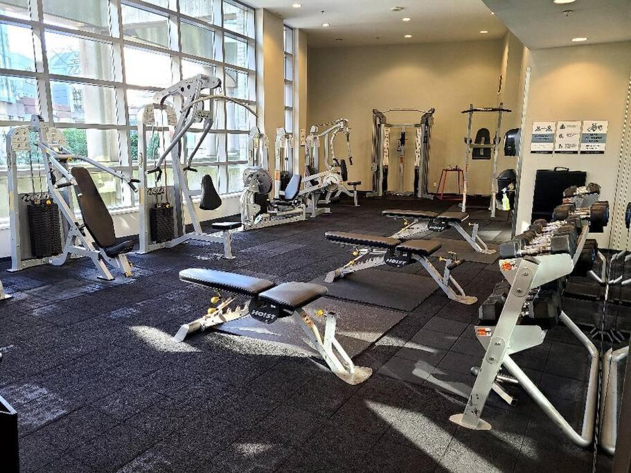 Spacious Dt 2-Bdr High-Rise With View, Pool, Gym Vancouver Exteriör bild